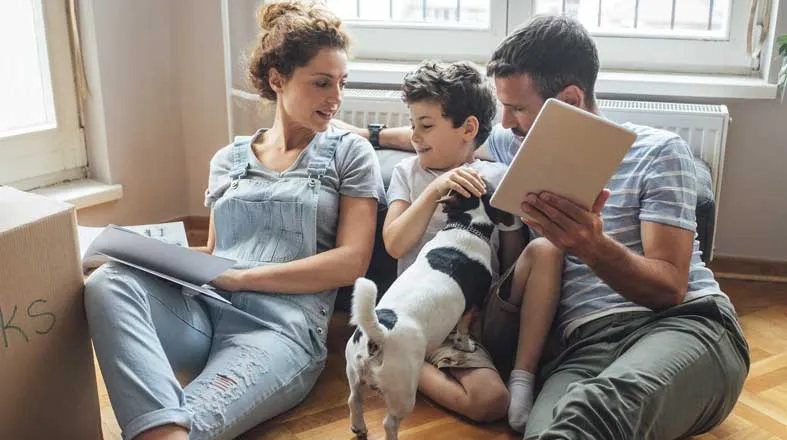 Quem tem um cão frequentemente enfrenta diversas dúvidas sobre como cuidar adequadamente de seu pet. Entre as perguntas mais comuns estão questões relacionadas à alimentação, vacinação, vermifugação, banho, e comportamento. Para resolver essas dúvidas, é fundamental contar com o apoio de uma veterinária de confiança. Em São Gonçalo, a clínica popular Lervet é uma referência, oferecendo serviços acessíveis e de qualidade. O Dr. Alcântara, renomado veterinário, recomenda visitas regulares para garantir o bem-estar e a saúde dos animais.